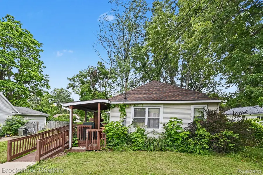 808 Emmett Avenue, Jackson, MI 49203 - #3
