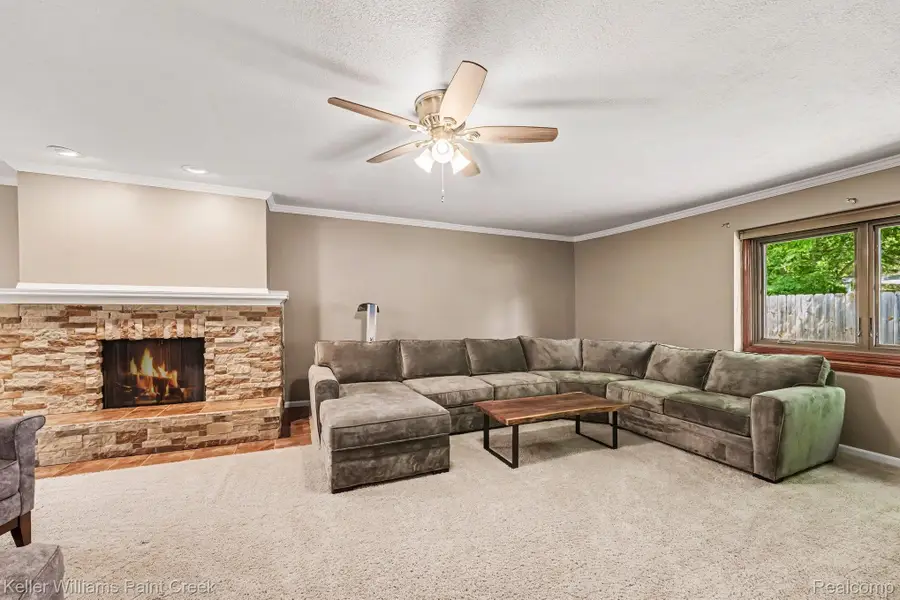 1087 Collingwood Drive, Rochester Hills, MI 48307 - #2