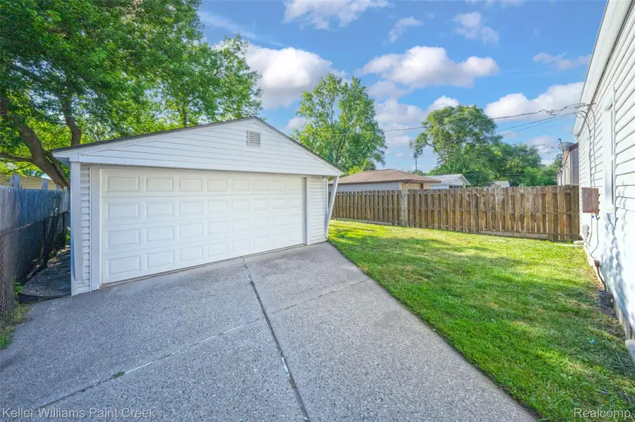 21132 Syracuse Avenue, Warren, MI 48091 - #2