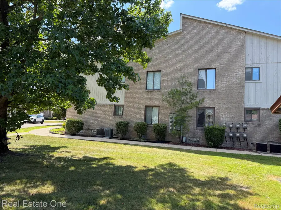 34790 W 8 Mile Road #8, Farmington, MI 48335 - #3
