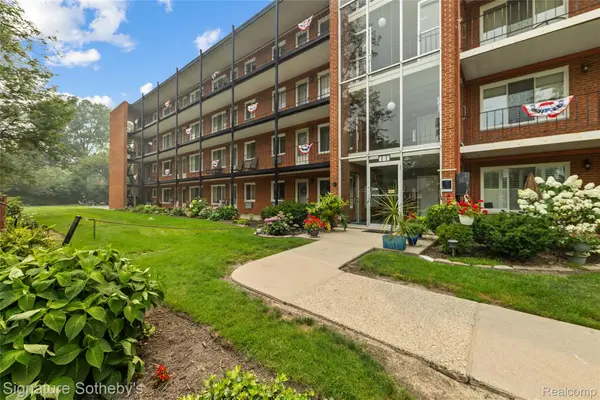 2820 Woodslee Drive #205, RoyalOak, MI 48073