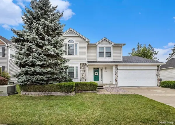 47114 Scarlet Drive S, Novi, MI 48374