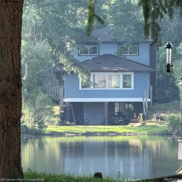 6764 Grand Beach Drive, Brighton, MI 48114