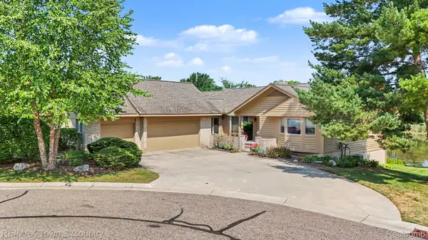 4521 Ravenwood Drive #4, GrandBlanc, MI 48439