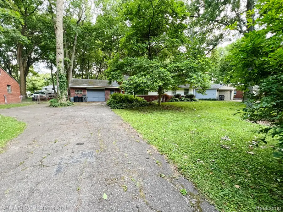 21900 Ulrich Street, Clinton Township, MI 48036 - #2