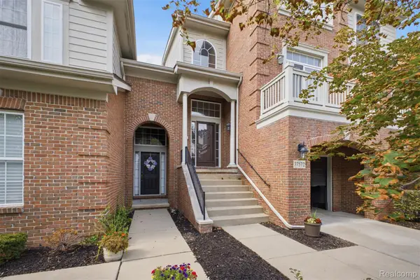 37576 Newburgh Park Circle, Livonia, MI 48152