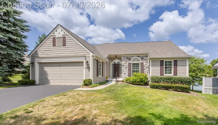 2446 Inglehill Pointe, Bloomfield, MI 48304 - #2