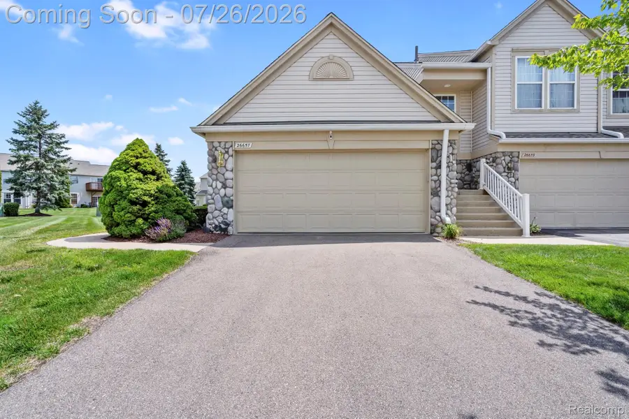26657 Kirkway Drive, Woodhaven, MI 48183 - #2