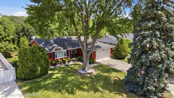6344 Campus Drive, DearbornHeights, MI 48127