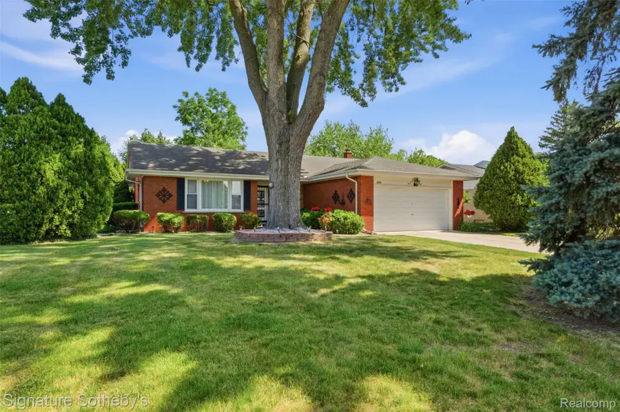 6344 Campus Drive, Dearborn Heights, MI 48127 - #2