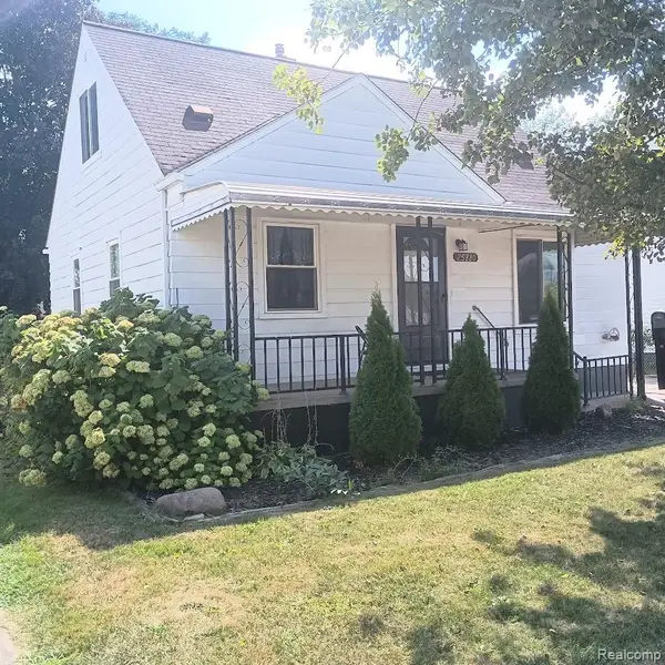 25880 Groveland Street, Roseville, MI 48066
