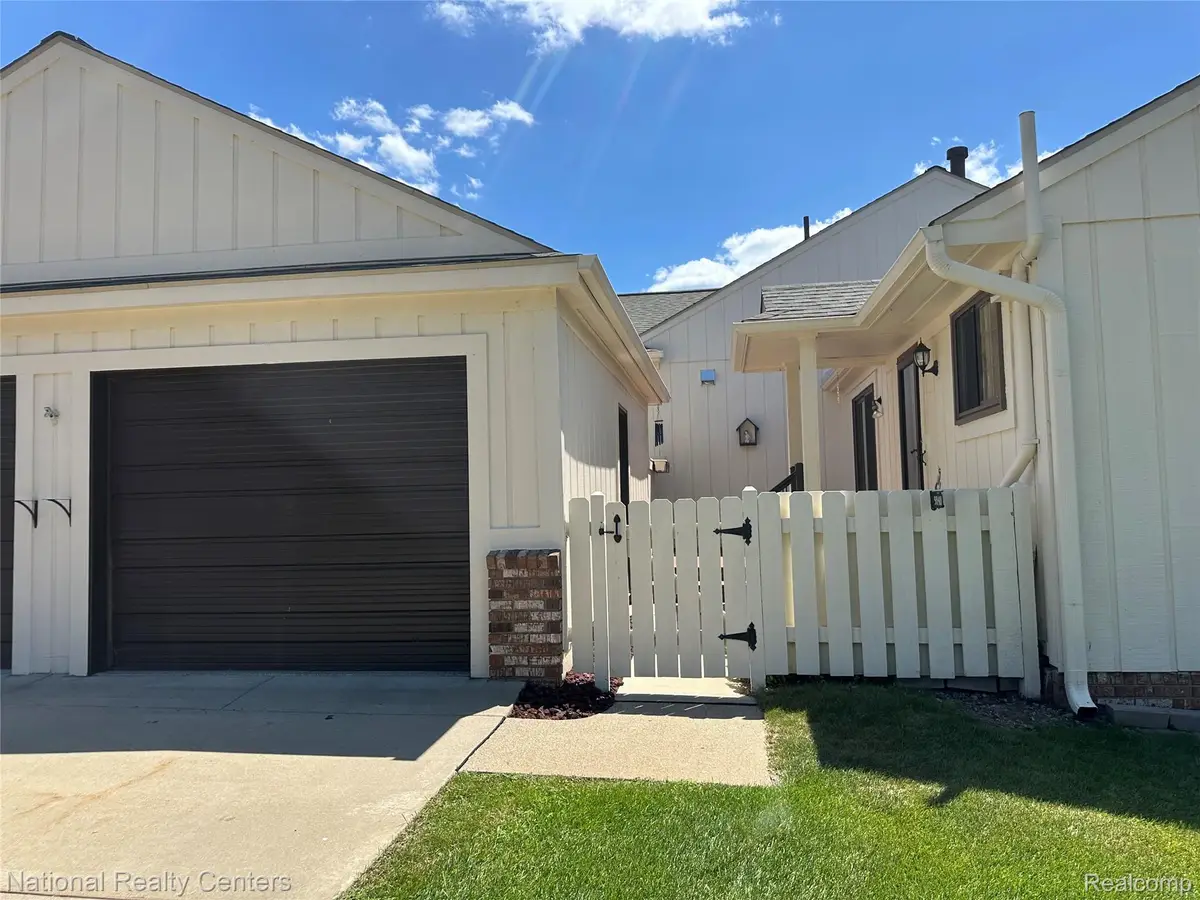 9840 Cambridge Court #4, Green Oak, MI 48178 - #1