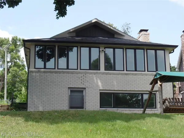 4039 Lotus Drive, Waterford, MI 48329