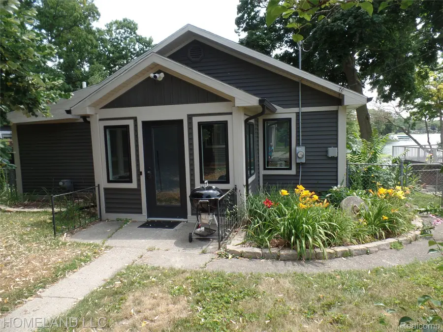 4039 Lotus Drive, Waterford, MI 48329 - #2