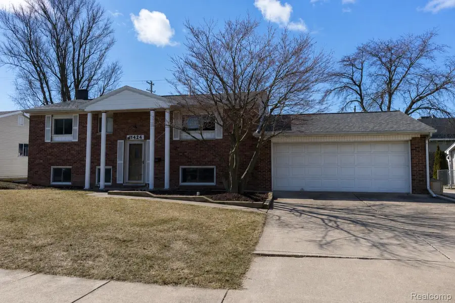 11424 Hazel Avenue, Grand Blanc, MI 48439 - #2