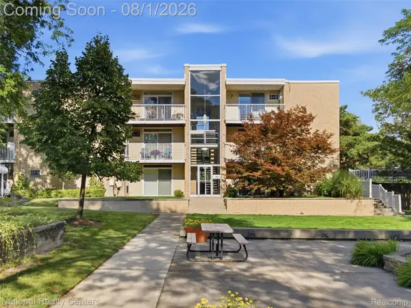 4909 Crooks Road #C11, RoyalOak, MI 48073