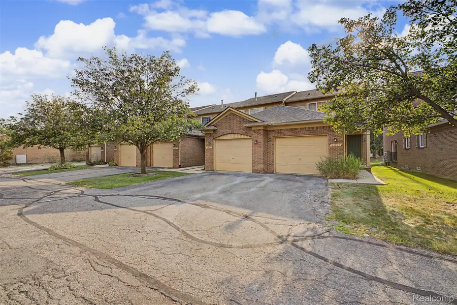 9025 Newport Way, Livonia, MI 48150 - #3
