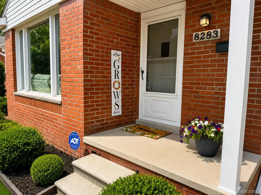 8283 W Parkway Street, Redford, MI 48239 - #2