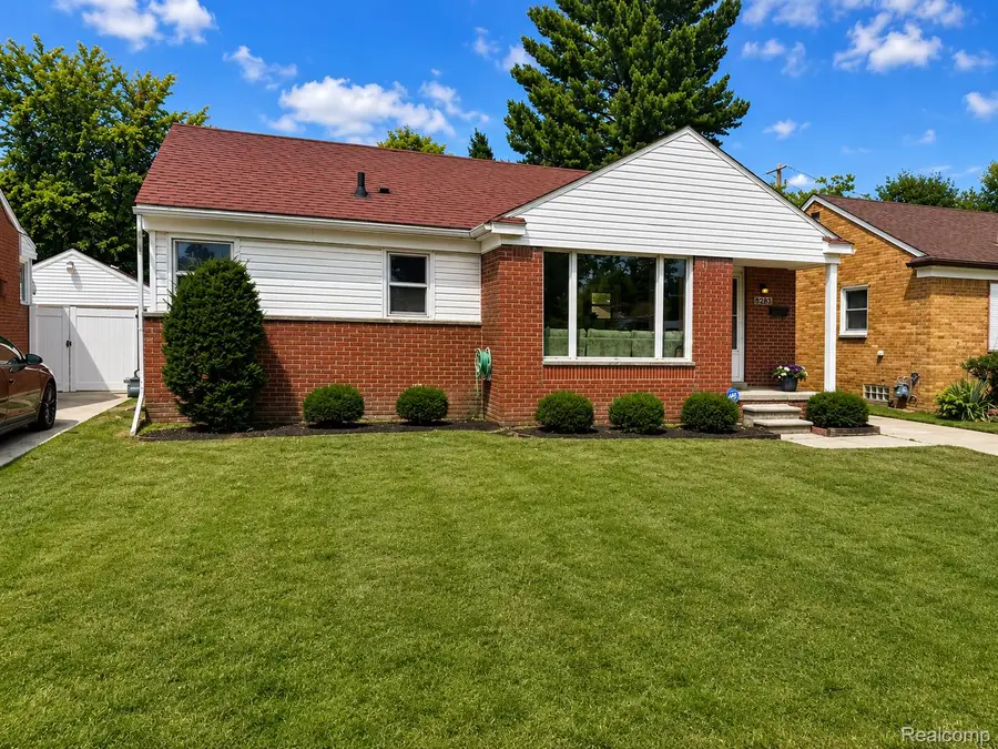 8283 W Parkway Street, Redford, MI 48239 - #3
