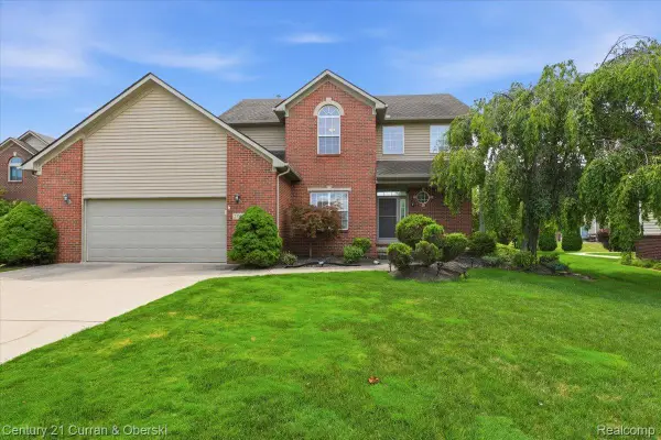 23537 Crescent Ridge Drive, NewBoston, MI 48164