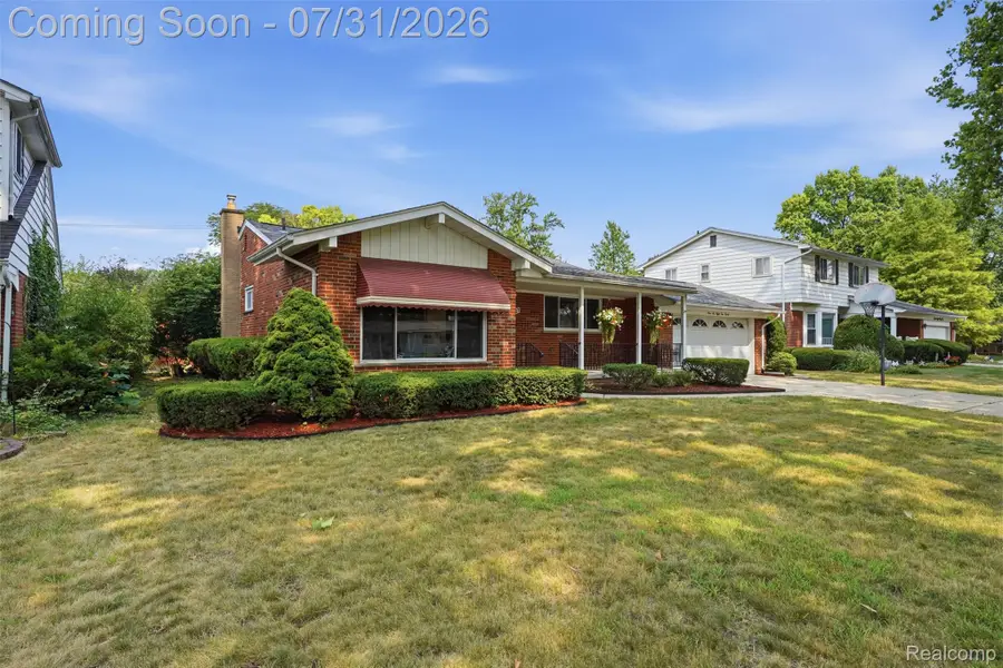 16827 Surrey Street, Livonia, MI 48154 - #2
