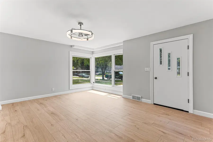 25520 Eton Avenue, Dearborn Heights, MI 48125 - #3