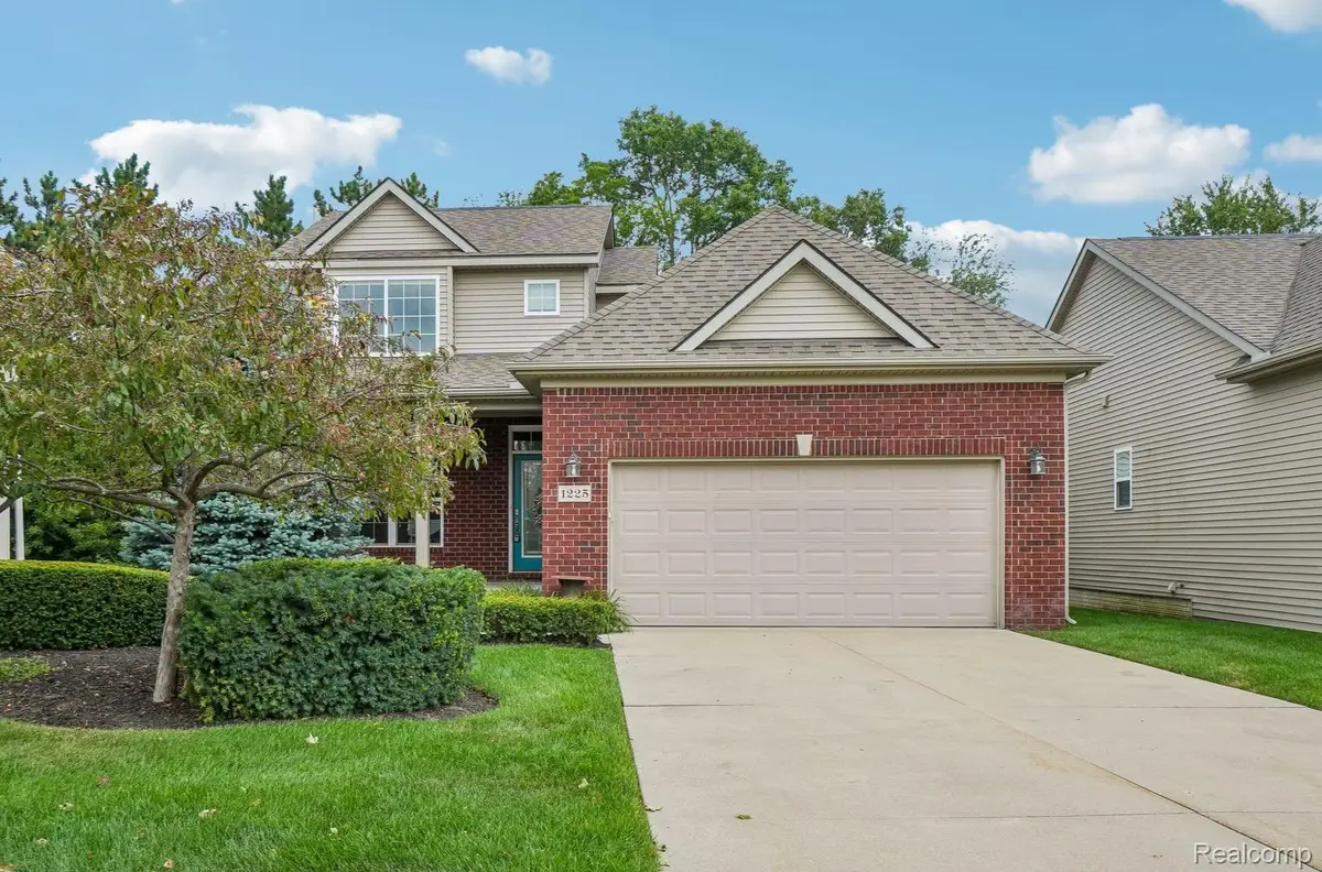 1225 Cambridge Circle, Waterford, MI 48327 - #1