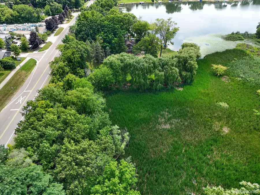 3039 Mccormick Drive, Waterford, MI 48328 - #3