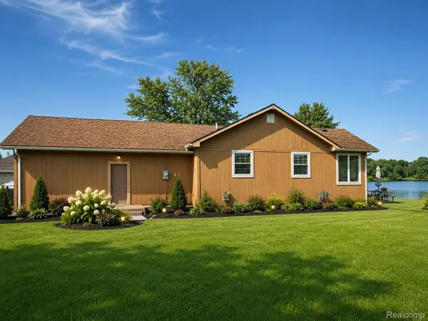 1290 Castlewood Drive, WhiteLake, MI 48386