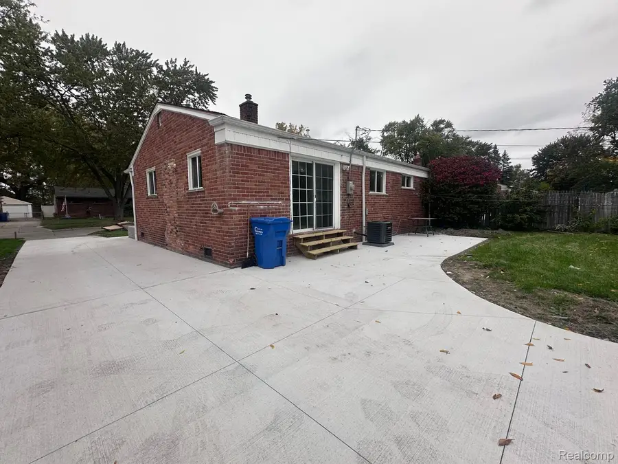 22214 Logue Avenue, Warren, MI 48091 - #2