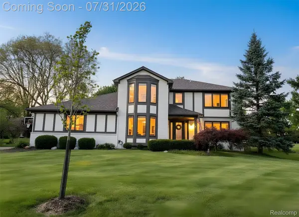 362 Lake Forest Road, RochesterHills, MI 48309