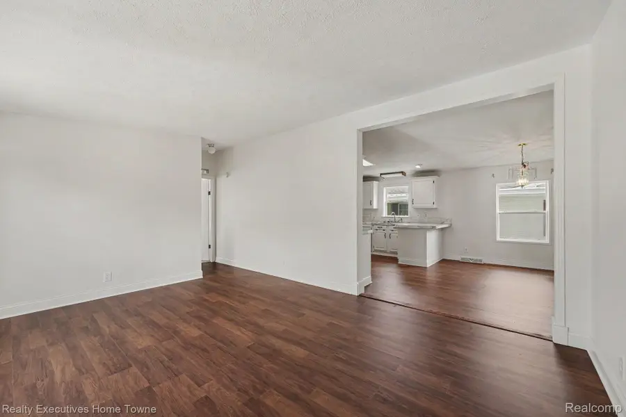 45713 Bonaventure Dr, Macomb, MI 48044 - #3