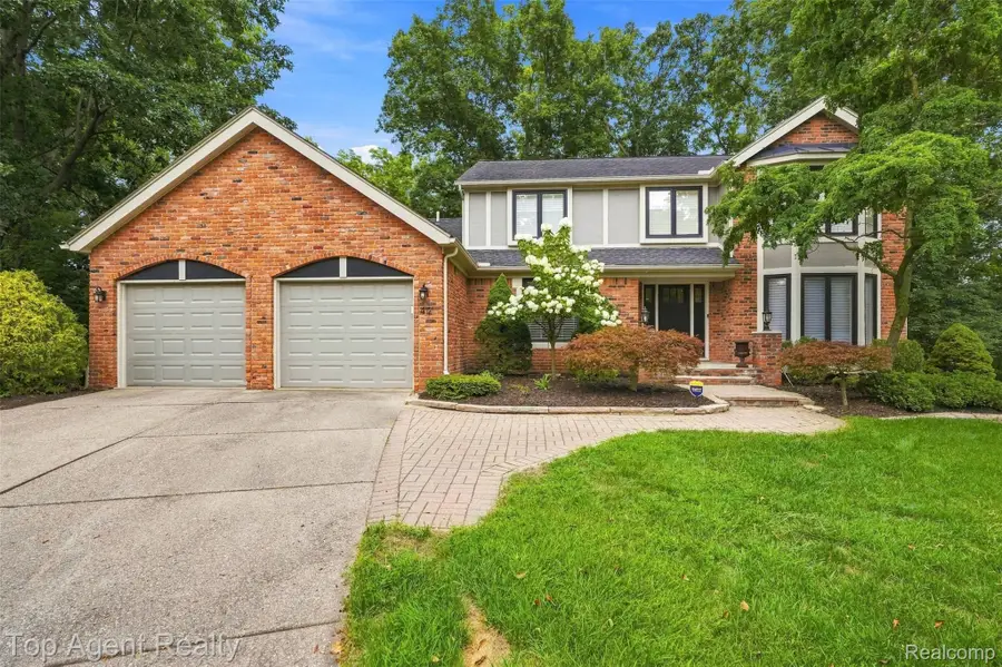 412 Streamview Court, Rochester Hills, MI 48309 - #2