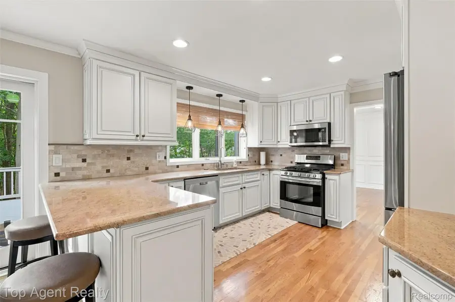 412 Streamview Court, Rochester Hills, MI 48309 - #3