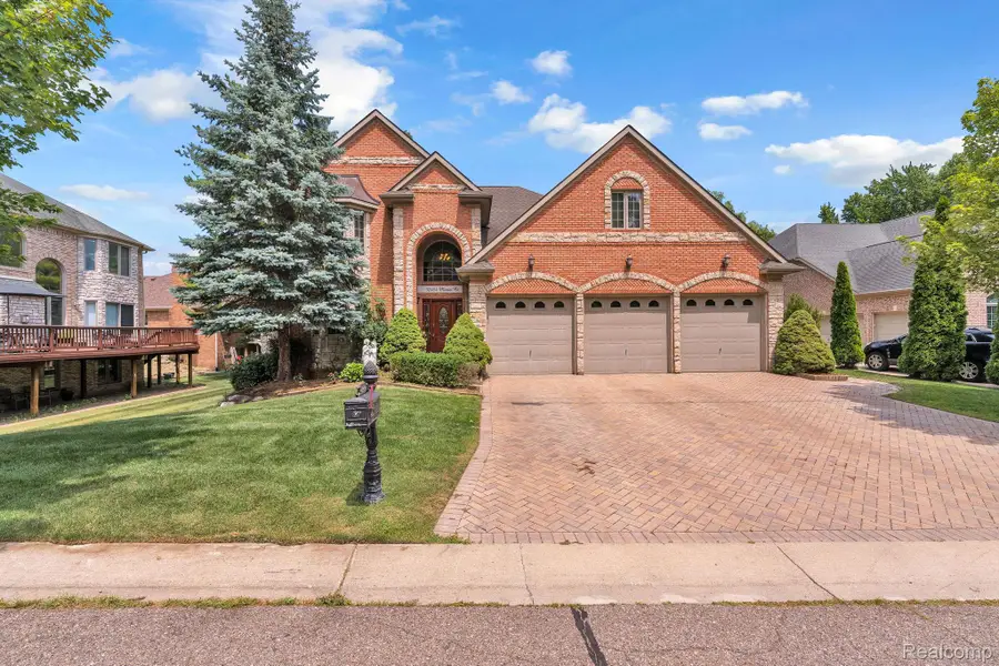 32404 Maria Court, Livonia, MI 48152 - #2