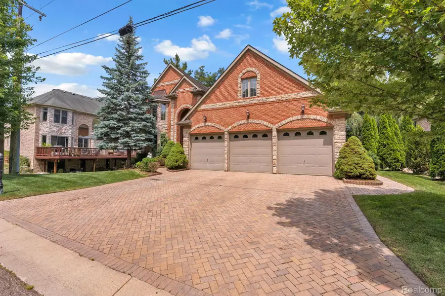 32404 Maria Court, Livonia, MI 48152 - #3