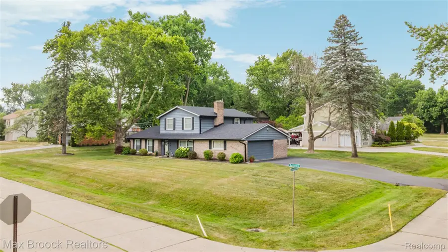 28014 Bellcrest Street, Farmington, MI 48334 - #2