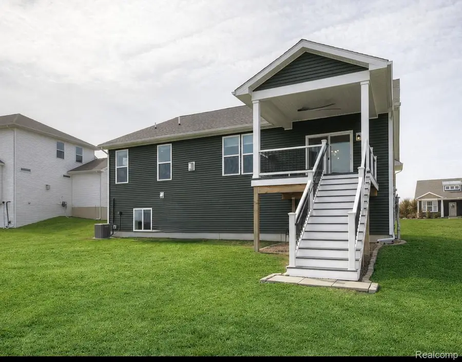 523 Round Rock Dr, Howell, MI 48843 - #2