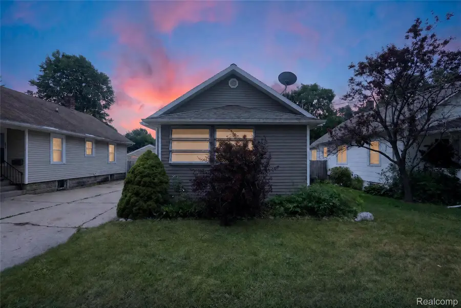 335 Filley Street, Lansing, MI 48906 - #2