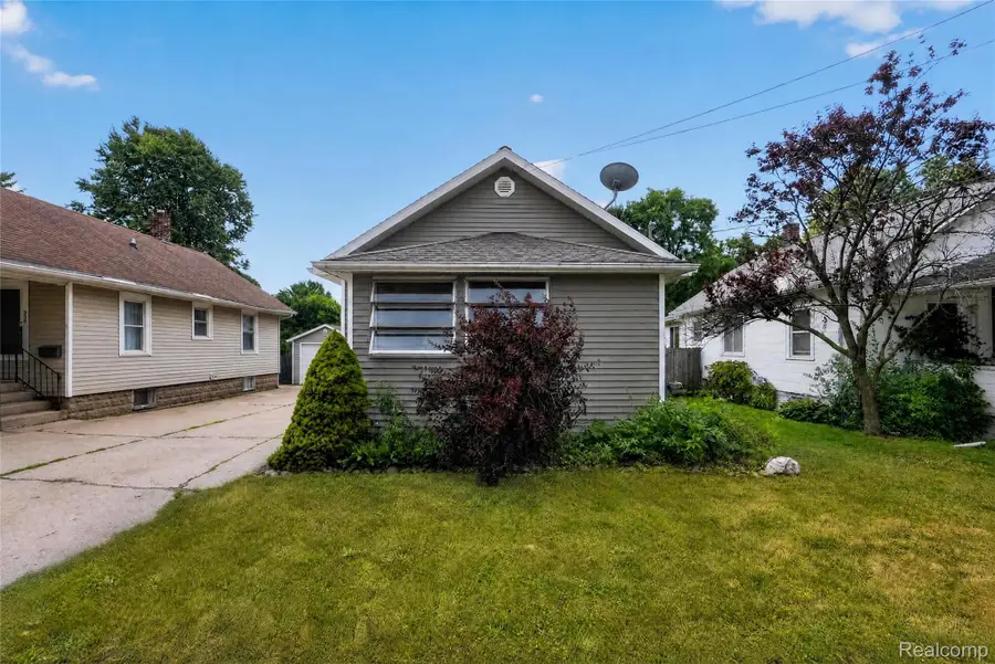335 Filley Street, Lansing, MI 48906 - #3