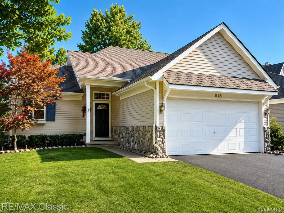 818 Yorick Path #11, Wixom, MI 48393 - #1