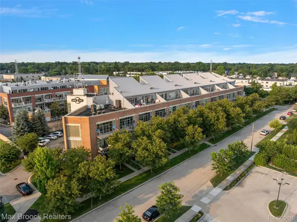 333 E Parent Avenue #27, RoyalOak, MI 48067