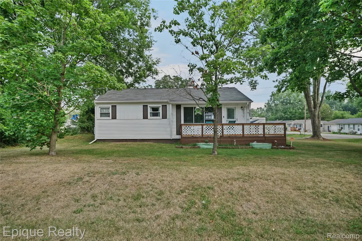 6201 Mercury Avenue, Burton, MI 48509 - #1