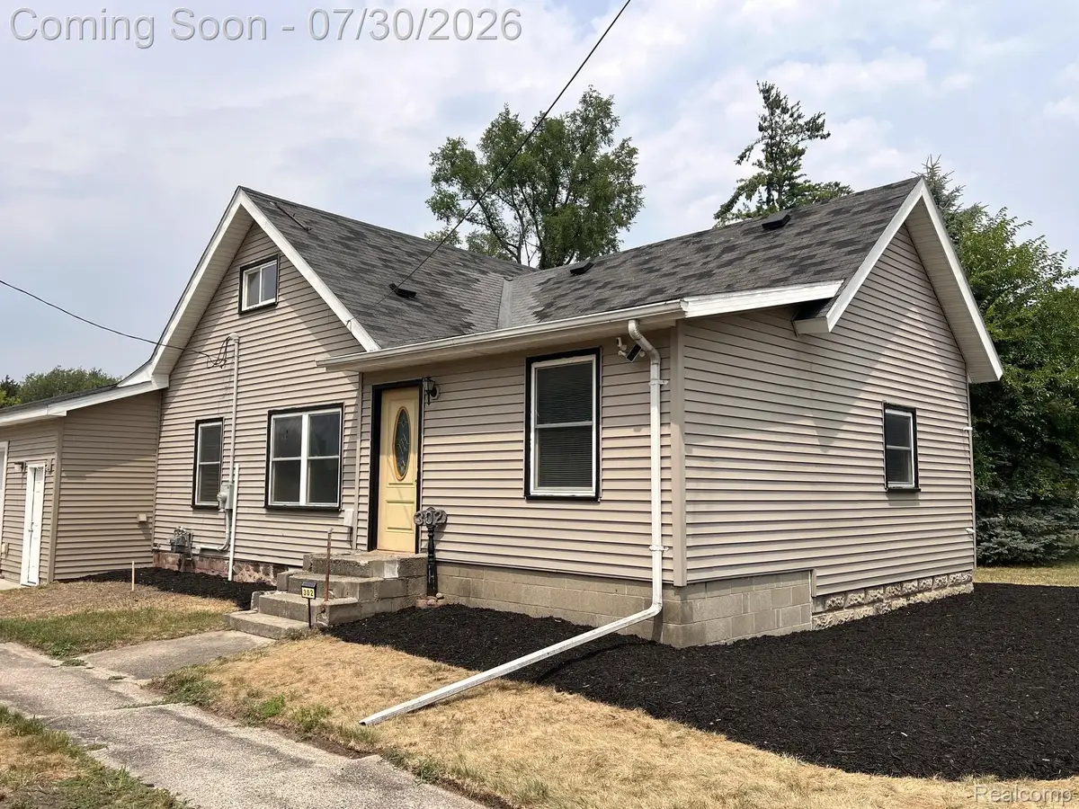 302 W Polly Street, Perry, MI 48872 - #1