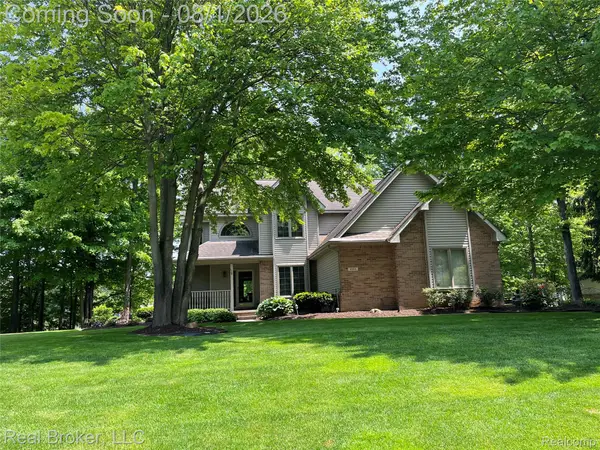 8184 Baypointe Drive, Brighton, MI 48114