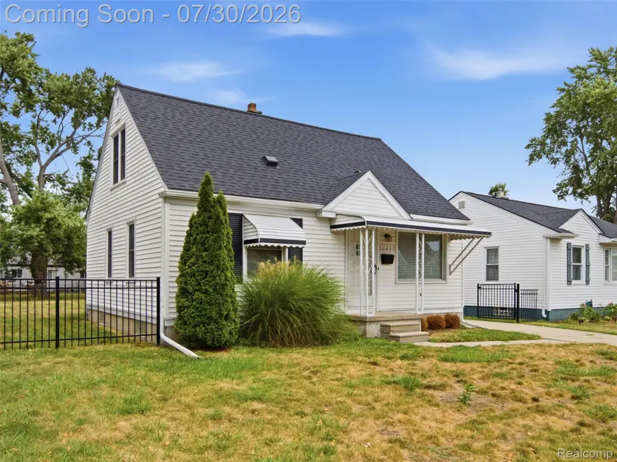 22421 Revere Street, Saint Clair Shores, MI 48080 - #2