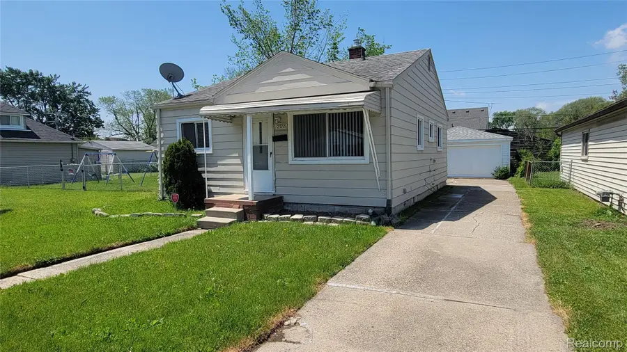 23153 Stewart Avenue, Warren, MI 48089 - #2
