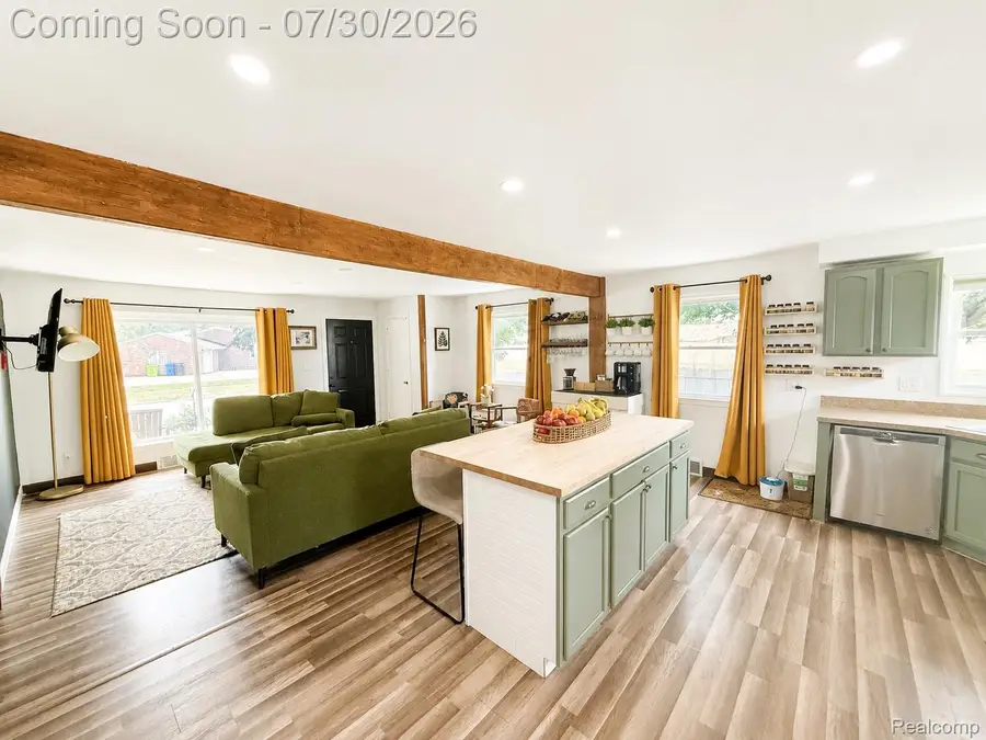205 E Parker Avenue, Madison Heights, MI 48071 - #3