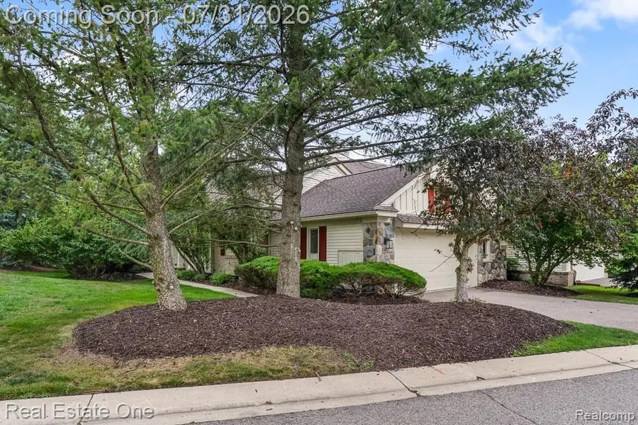 7383 Simsbury Drive, West Bloomfield, MI 48322 - #3