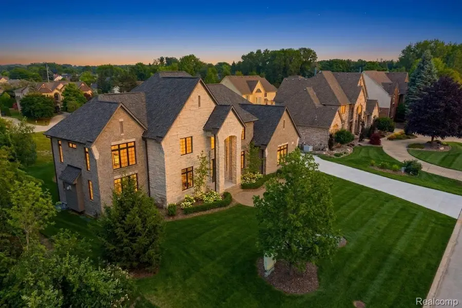 3836 Coachwood Lane, Rochester Hills, MI 48309 - #2